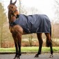 Couverture de marcheur Amigo Walker 100g Marine – Horseware Couverture de marcheur Amigo Walker 100g Marine – Horseware